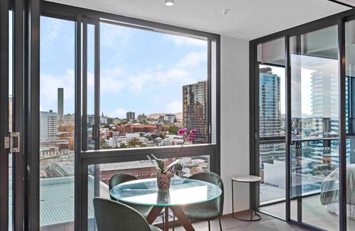 Fortitude Valley Apartment | Prime position 1.5 BR w/view/parking/roof pool