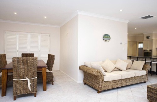 Terrigal House | PRIMROSE SANDS | Accom Holidays