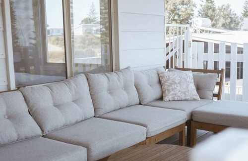 Ledge Point House | Princes Beach Cottage, outdoor entertainer, sea views, BBQ & fireplace