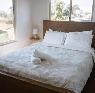 Ledge Point House | Princes Beach Cottage, sea views, BBQ & fireplace
