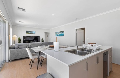 Alkimos House | Pristine Modern Living in Alkimos