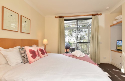 Pokolbin Villa | Private 1bdr Villa Champagne located within Cypress Lakes Resort