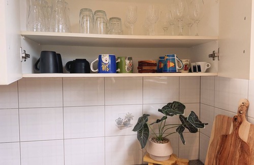 Bentleigh House | Private 1BR Home in Bentleigh Central · Walk to Station ·Full Kitchen & Netflix