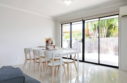 Acacia Ridge Apartment | Private Acacia Ridge 1BR | Kitchen & Access | 6AS1
