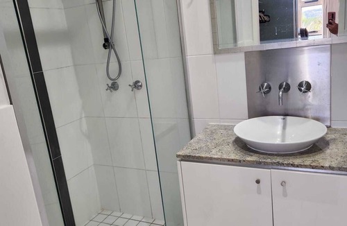 Varsity Lakes Resort | Private Ensuite in Resort on the Gold Coast