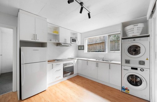 Highett Condo | Private king guest room w/free parking