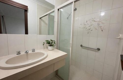 West Lakes House | Private Lakefront Retreat in West Lakes