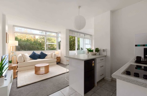North Sydney Apartment | Private Leafy Apartment Walk to Sydney Harbour