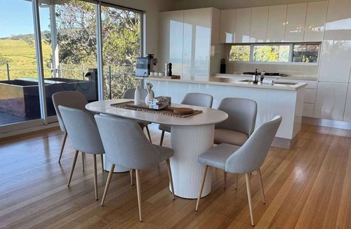 Kiama Heights House | Private Luxury 4BR Retreat Near Kiama & Beaches