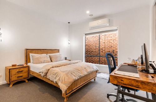 Mount Cottrell House | Private master bedroom + attached ensuite bathroom in a welcoming shared home