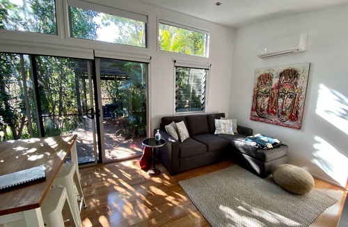 Elizabeth Beach Apartment | Private, modern self-contained studio in Elizabeth Beach