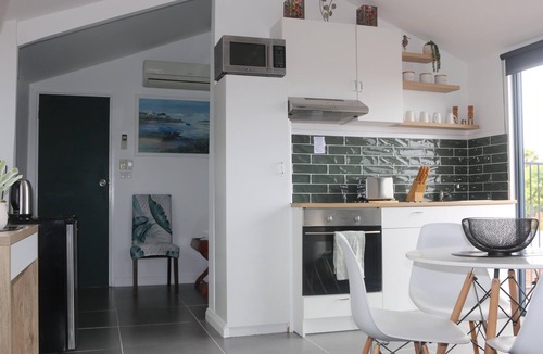 Portland Apartment | private Modern studio apartment with ocean views, balcony and Boat parking