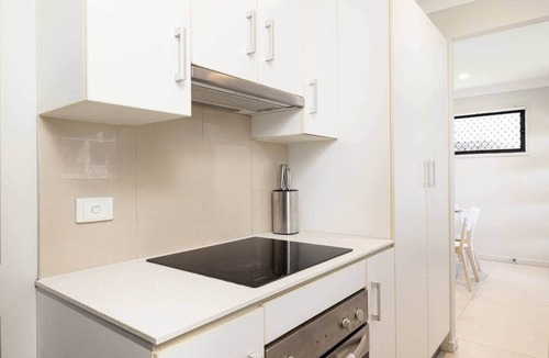 Rocklea Apartment | Private Rocklea 2BR | AC | Parking | 220D2