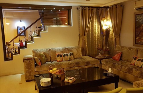 DLF Phase 5 Resort | Private room ∙ 2 guests