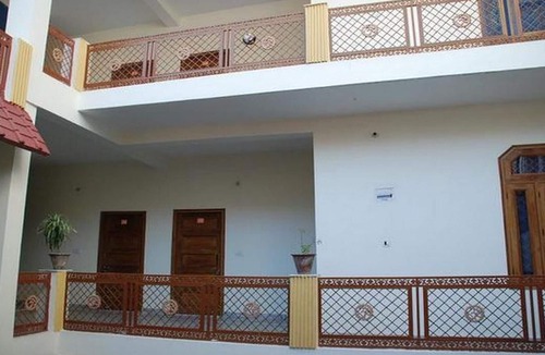 Tapovan Villa | Private Room Near Laxman Jhula
