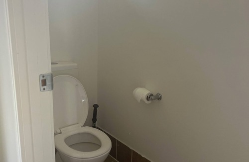 Rothwell House | Private Room | Shared Bath | Shared Accomodation| Private Access | Self Check-In