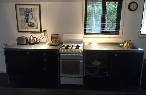 Nundah Apartment | Private Self-contained 1 bedroom Studio with large grassed courtyard.