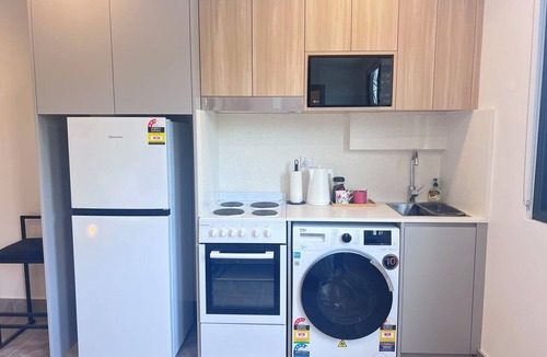Padstow Apartment | Private studio near street