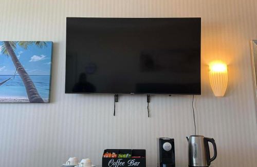 Broadbeach Hotel | Privately Owned Hotel Room in Oaks Hotel