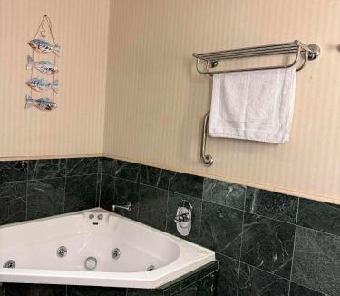Broadbeach Hotel | Privately Owned Hotel Room in Oaks Hotel