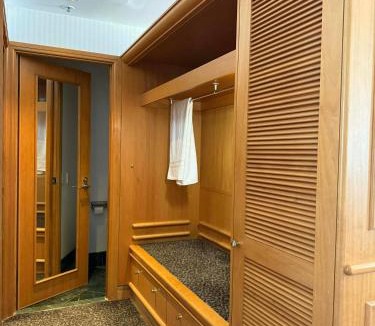 Broadbeach Hotel | Privately Owned Hotel Room in Oaks Hotel
