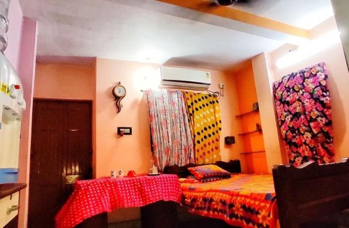 Tollygunge Apartment | Privet entry deluxe 1-bedroom