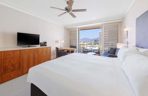 Cairns Central Business District Hotel | Pullman Reef Hotel Casino
