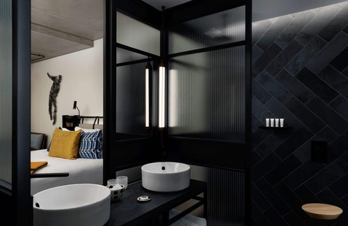Melbourne Central Business District Hotel | QT Melbourne