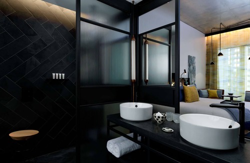 Melbourne Central Business District Hotel | QT Melbourne