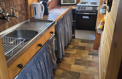 Caloote House | Quaint River Shack