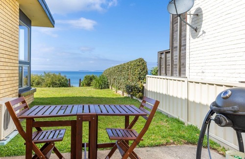 Callala Beach Cabin | Quay's Cabin - Absolute Beachfront with Views