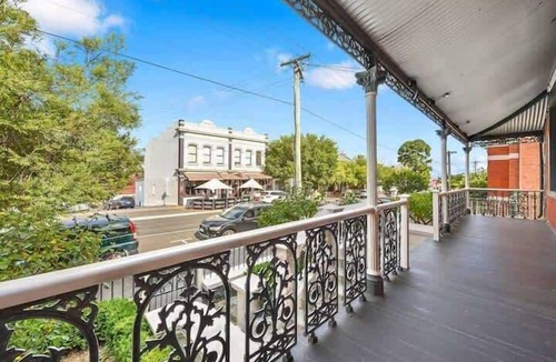 Launceston CBD House | Queen on Charles 4BR Large Luxury Home