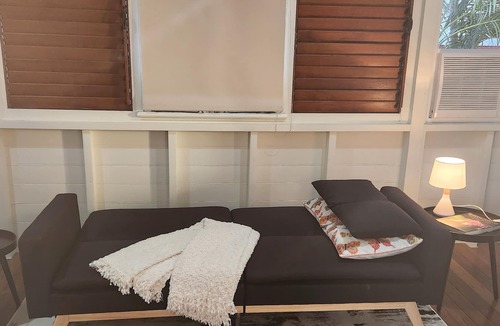 Hermit Park Apartment | Queenslander on Queens - Upstairs Unit