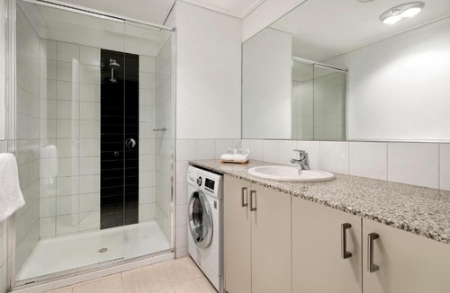 East Melbourne Apartment | Quest Jolimont