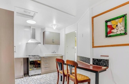 Springfield Lakes House | Quiet 5 bedrooms House located
