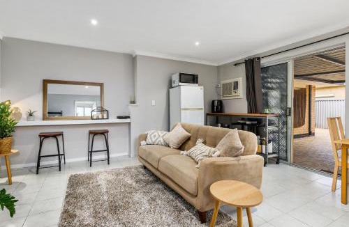 Hamilton Hill House | Quiet & Comfy