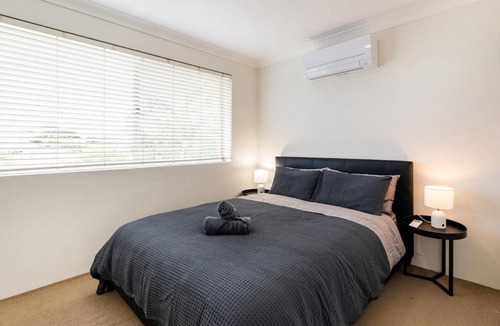 Bulimba Apartment | Quiet & Cozy Bulimba Escape