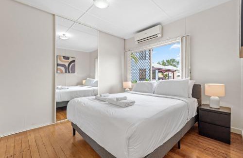 Woolloongabba Apartment | Quiet & Leafy 1BR Apt with Parking, Balcony & Wi-Fi