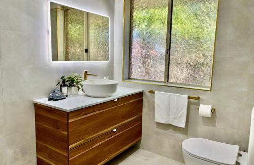 Yokine Villa | Quiet Leafy Retreat - Close to Perth CBD