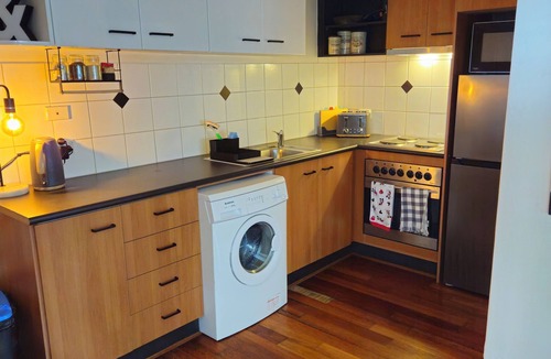 Northcote House | Quiet, peaceful northcote 1 bedroom unit