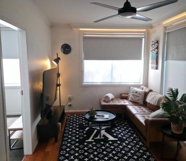 Northcote Apartment | Quiet, Peaceful Northcote Unit