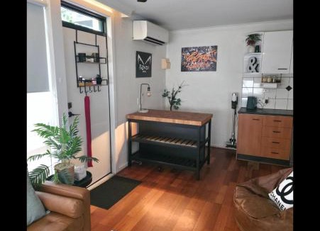 Northcote Apartment | Quiet, Peaceful Northcote Unit