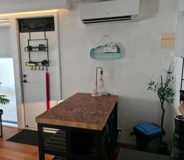 Northcote Apartment | Quiet, Peaceful Northcote Unit