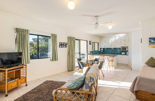 Bongaree Apartment | Quiet South Esplanade Location