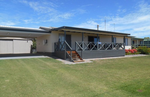 Para Wurlie House | Racker's Retreat ~ Esplanade position, Sea Views