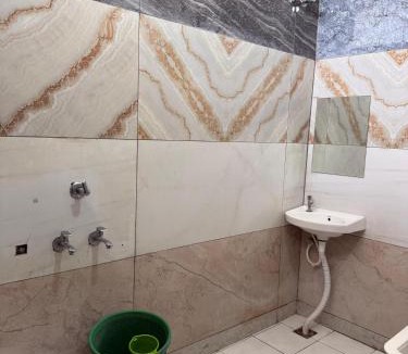 Salasar House | RADHA DEVI GUEST HOUSe