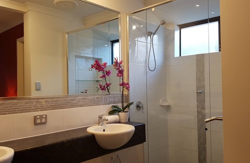 Canning Vale House | Rainbow Joy House, your Home away from home in PERTH! Unique local lifestyles!