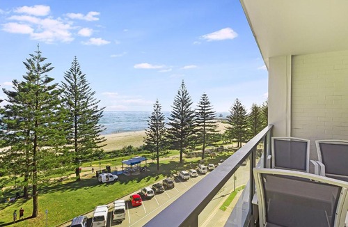 Coolangatta Apartment | Rainbow Pacific Unit 15