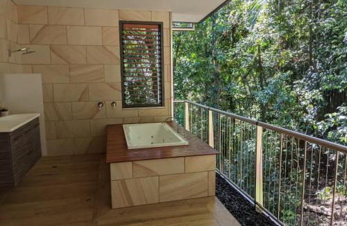Edge Hill Villa | Rainforest Meets Luxury - Infinity Pool Views