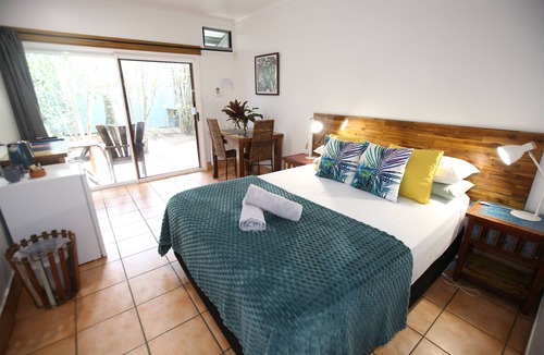 Mission Beach Hotel | Rainforest Motel